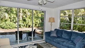 Smart TV - Charming Florida home close to Siesta Key, St. Armands, and Downtown Sarasota!! (Sarasota)