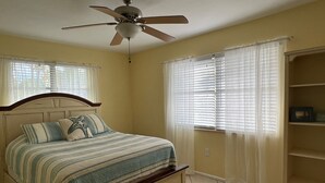 2 bedrooms, iron/ironing board, free WiFi, bed sheets - Charming Florida home close to Siesta Key, St. Armands, and Downtown Sarasota!! (Sarasota)