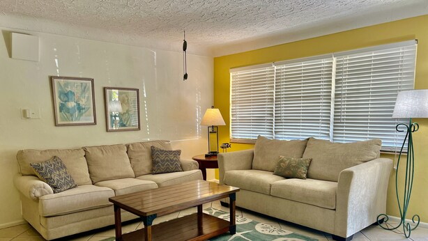 Smart TV - Charming Florida home close to Siesta Key, St. Armands, and Downtown Sarasota!! (Sarasota)