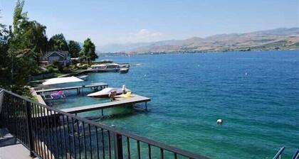 Lakefront Cottage on South Shore with private dock + boat lift + buoy.