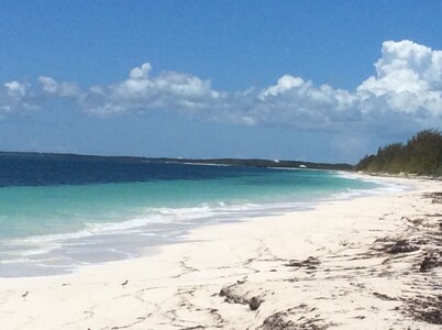 PRIVATE LUXURY, Beachfront Home, Hot Tub, Kayaks, Paddle Board, Cabana