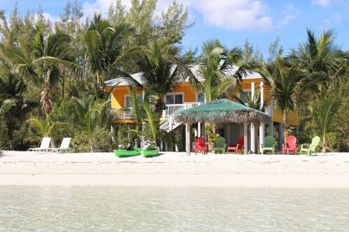 PRIVATE LUXURY, Beachfront Home, Hot Tub, Kayaks, Paddle Board, Cabana