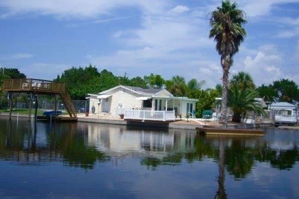 Beautiful Waterfront Corner Lot! with private observation deck
