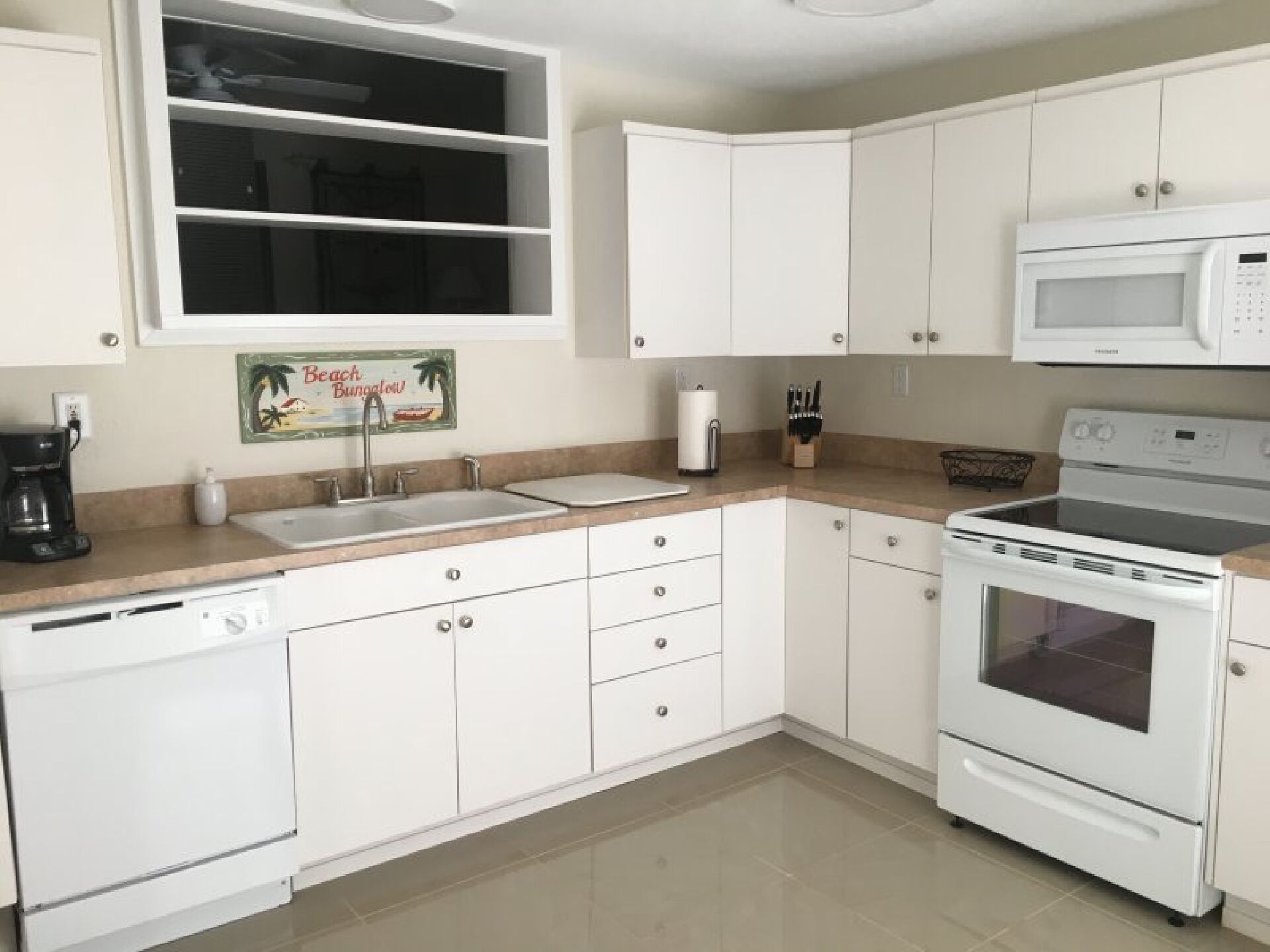 Awesome Location! Waterfront Bungalow, Pool!