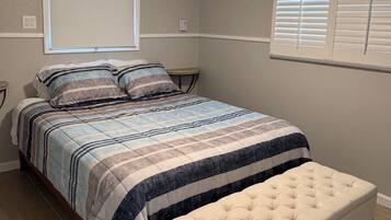 2 slaapkamers, een strijkplank/strijkijzer, gratis wifi, beddengoed