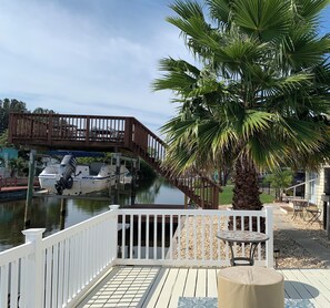 屋外ダイニングエリア