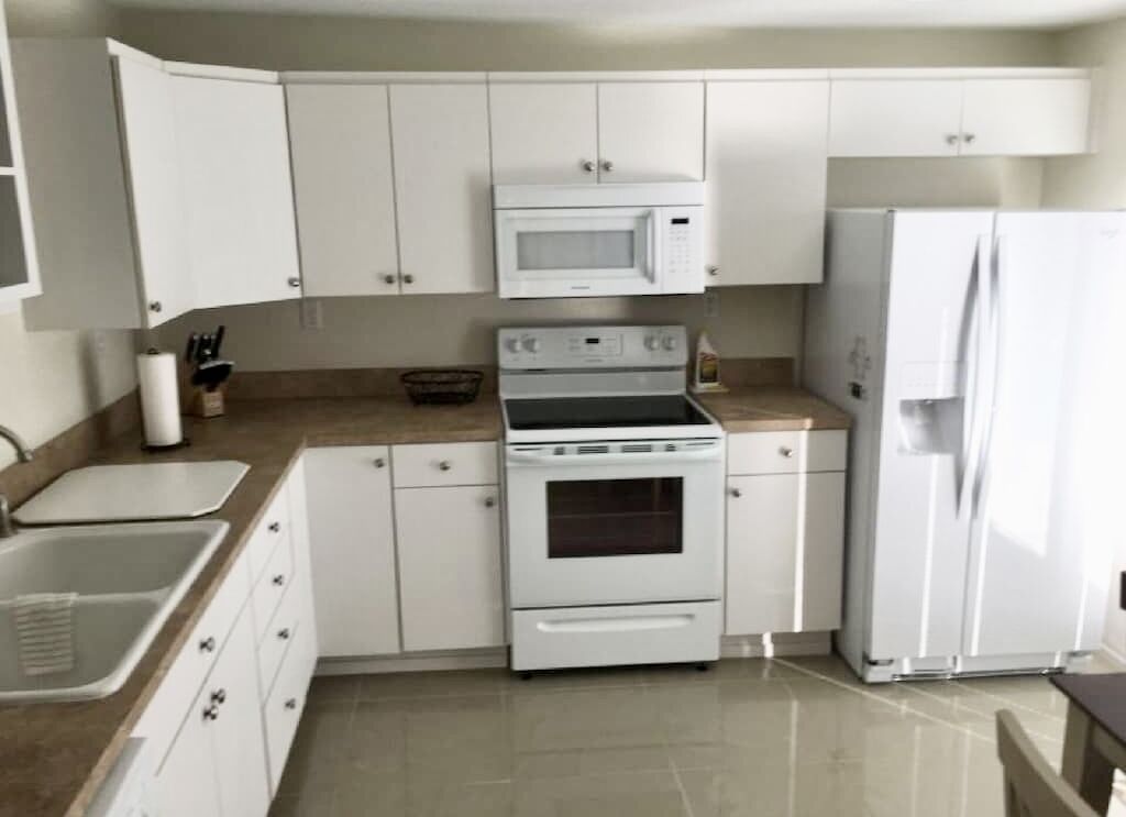 Awesome Location! Waterfront Bungalow, Pool!