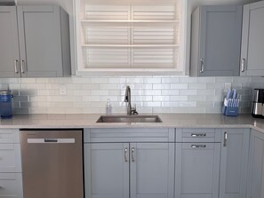 Fridge, microwave, oven, stovetop - Beautiful & Meticulously Clean ~ Waterfront Bungalow ~ Pool! (Hudson)