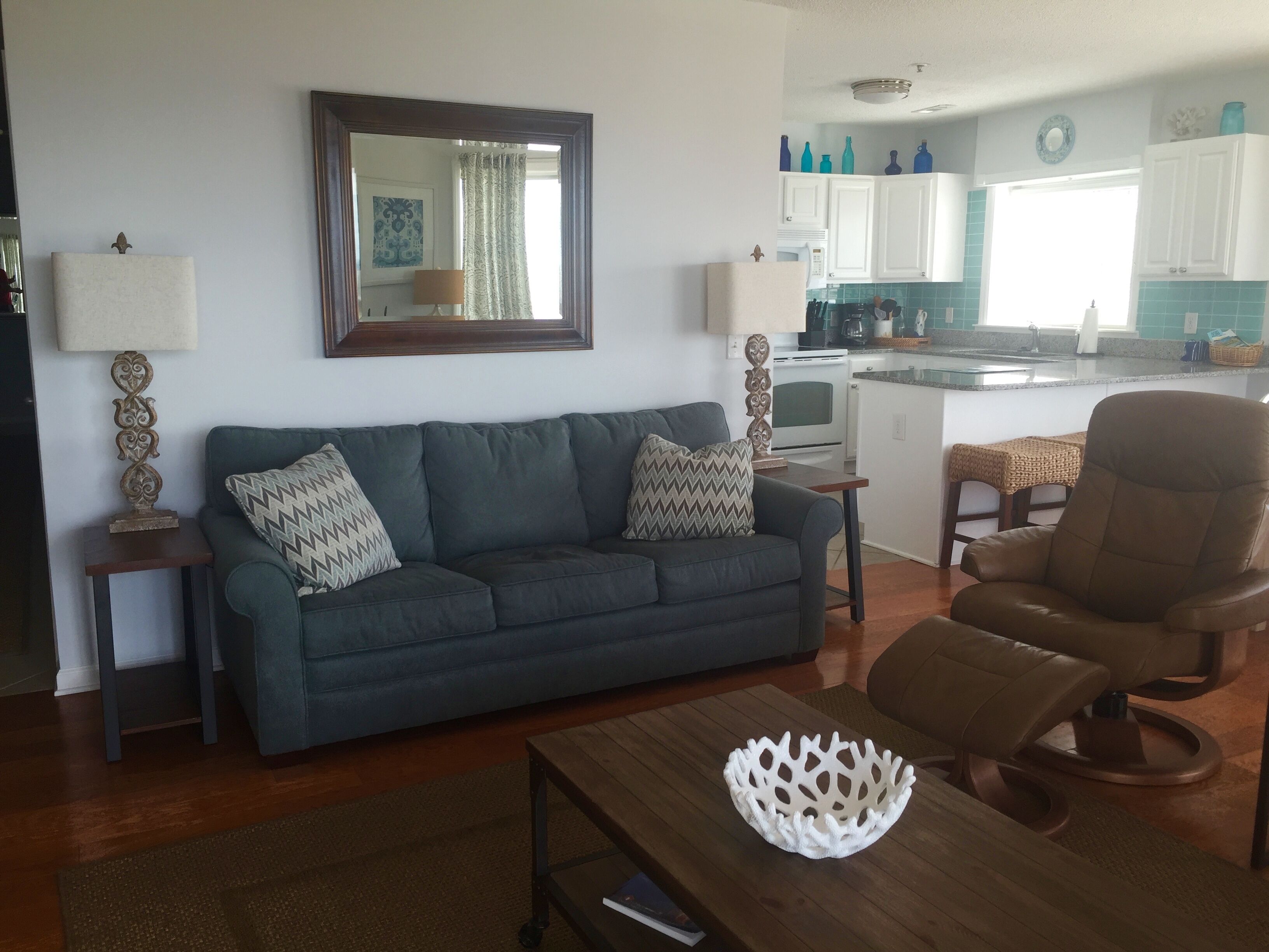 Oceanfront 4 Bedroom Corner Condo - Sunday-Sunday rental in peak season!