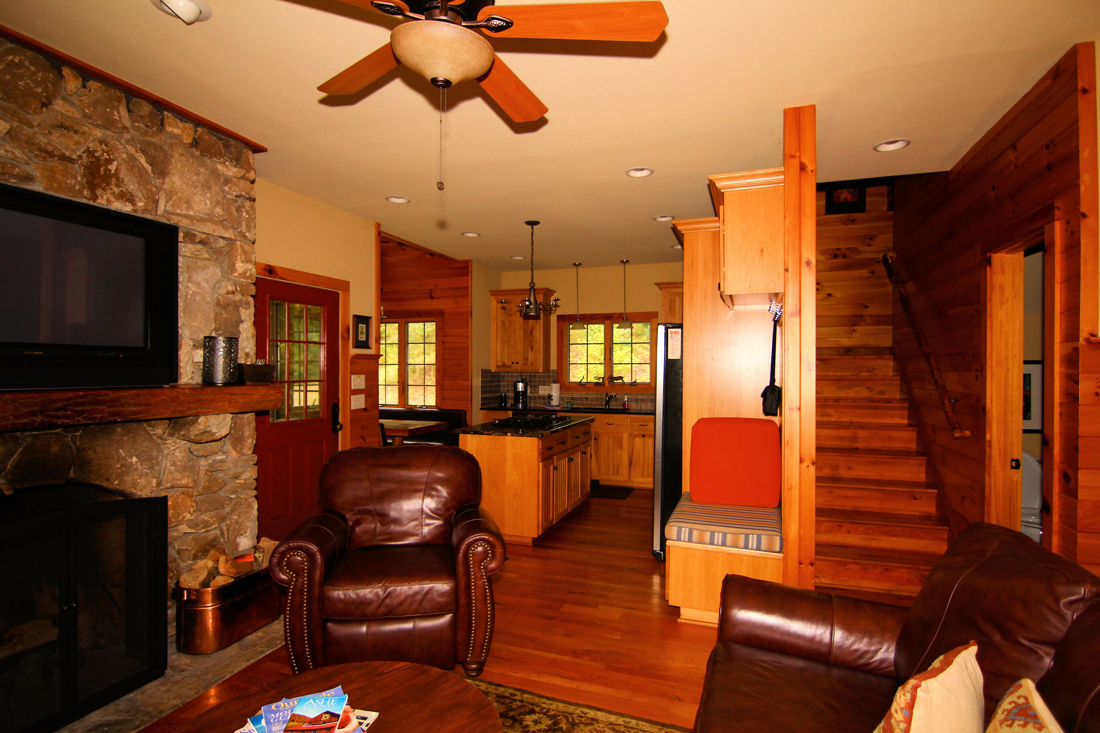 Farm Stay - Unique Cottage On 215 Acre Private Mountain. views, hiking, hot tub.