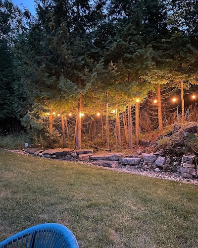 Peaceful, Cozy, Clean, Fun Mid-Century Stay! Backyard Oasis Waterfall, Fireplace