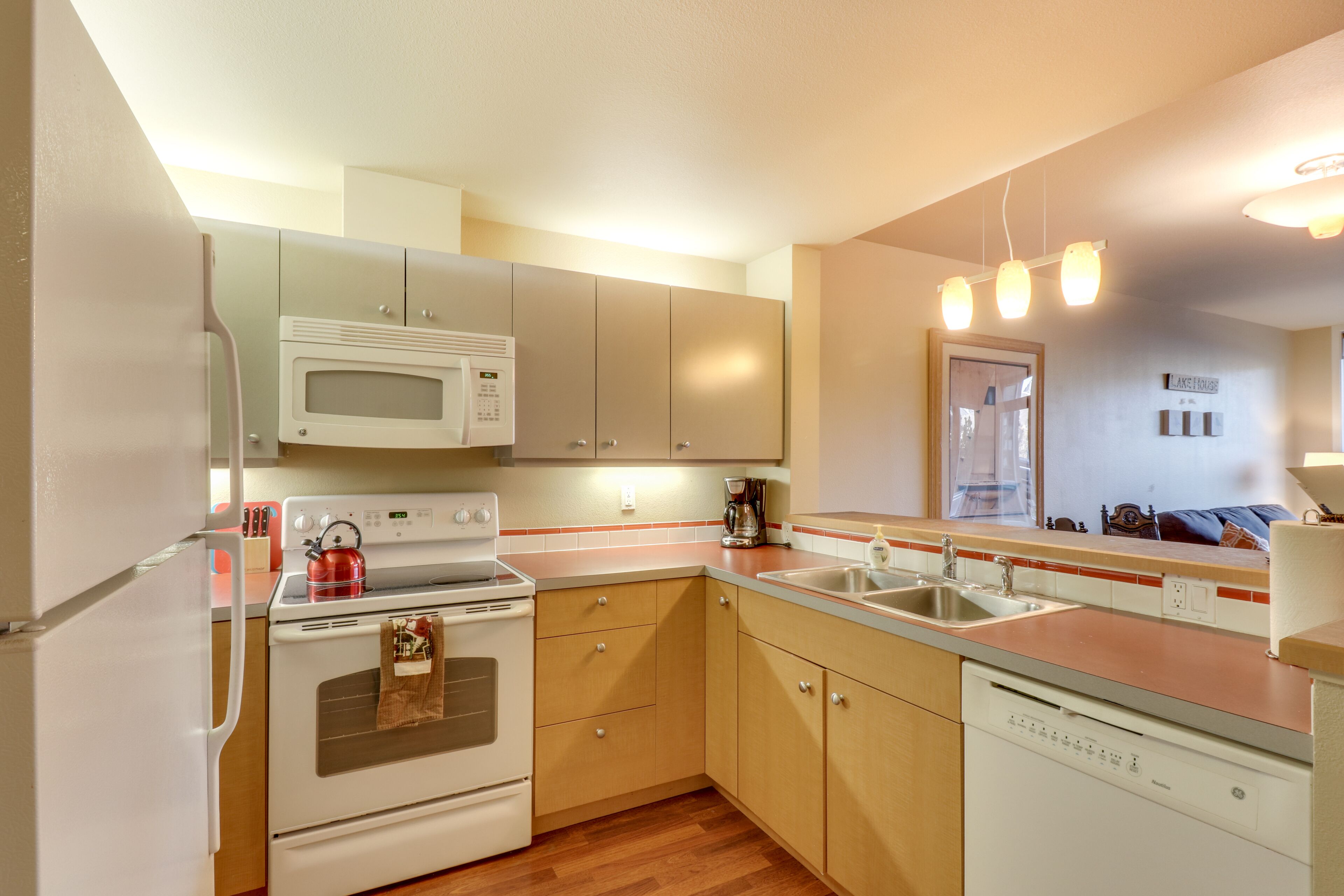 Mountain-view condo with indoor pool & hot tub, private balcony & grill