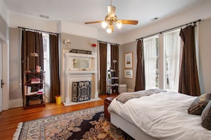 5 bedrooms, in-room safe, desk, iron/ironing board