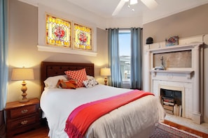 5 bedrooms, in-room safe, desk, iron/ironing board