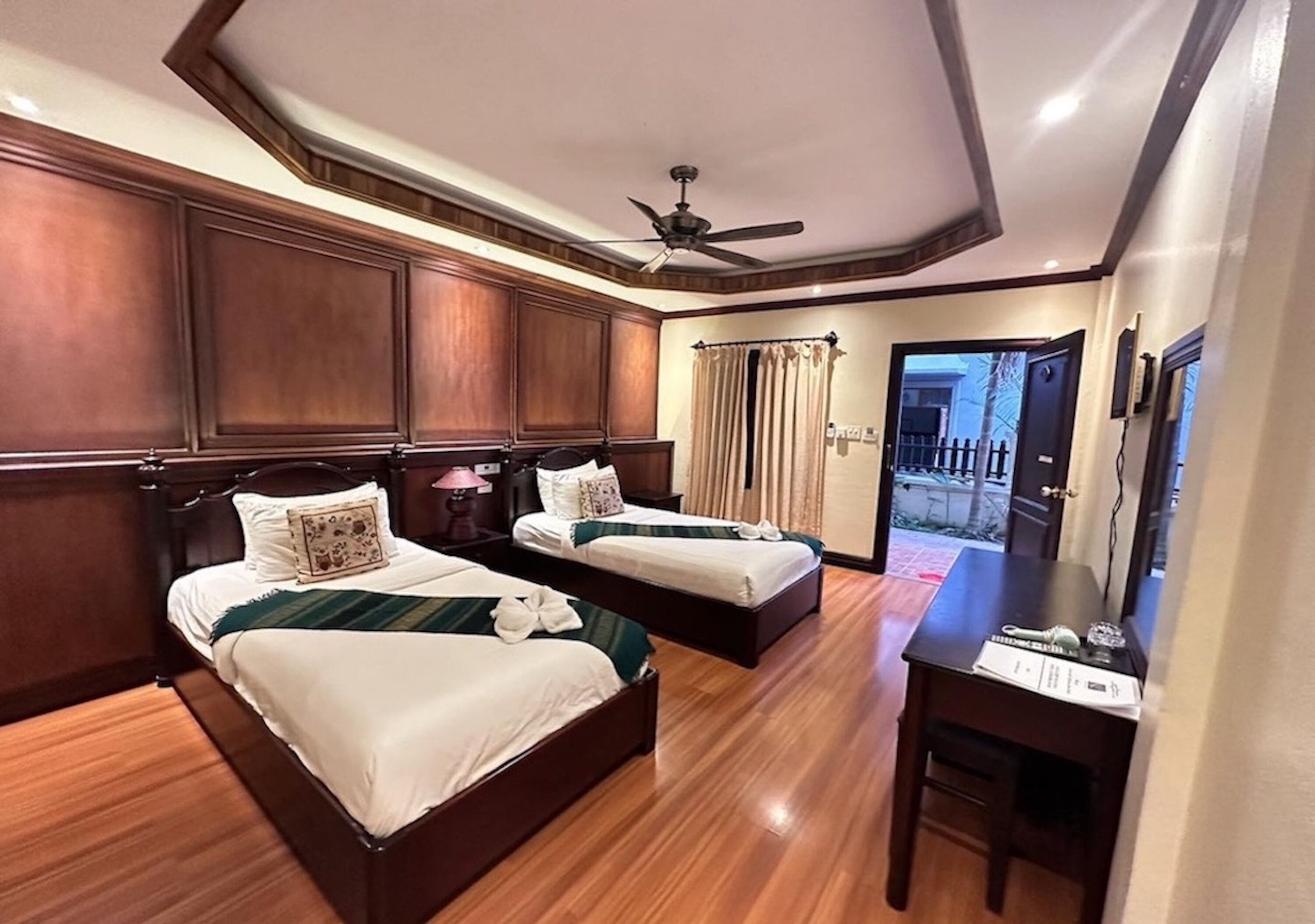 Deluxe Twin kamer | Een minibar, een bureau, gratis wifi