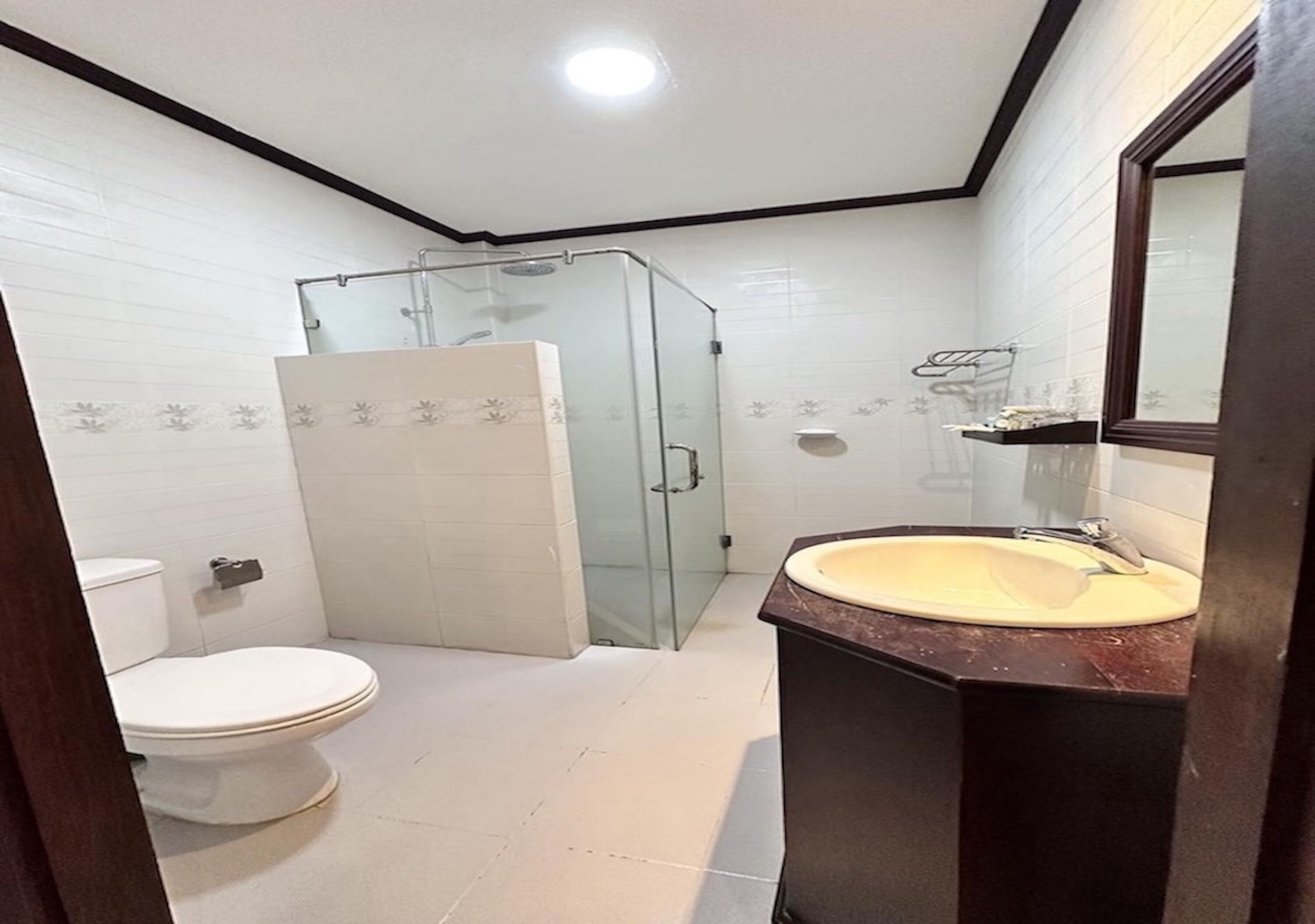 shower, free toiletries, slippers, towels