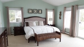 4 bedrooms, iron/ironing board, free WiFi, bed sheets