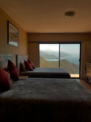 5 bedrooms, desk, free WiFi, bed sheets