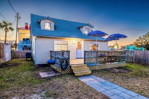 Exterior - Beach Cottage Heart of Ocean Drive Sleeps 14 (North Myrtle Beach)