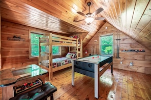 1 dormitorio, colchones viscoelásticos, tabla de planchar con plancha