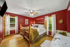 Room - Honeymoon, private settings, 10 min from main street, family fun, fishing pond (Sevierville)