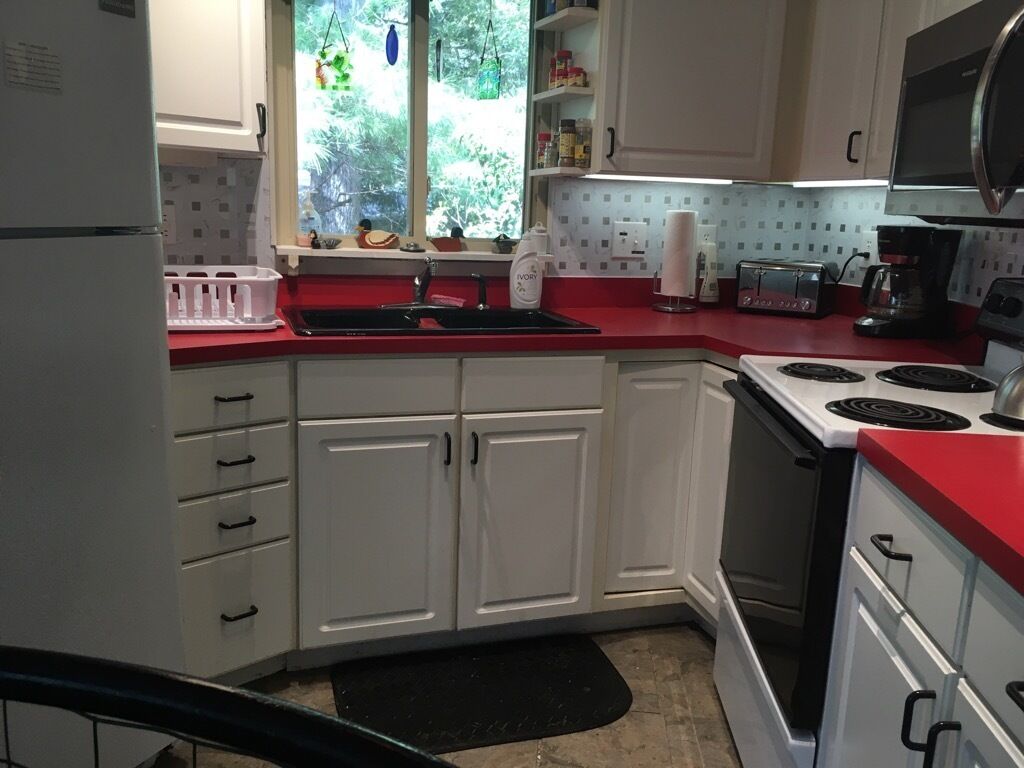 Paradise Cove - beautiful cozy cottage in the woods