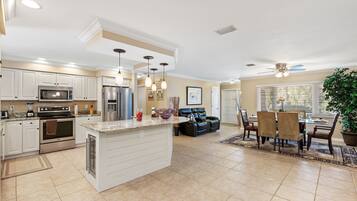 Deluxe House, Multiple Beds, Non Smoking | Private kitchen