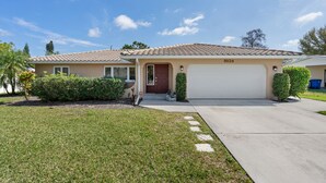 Unclassified image, 4 of 19, button - Dorchester st (Fort Myers)