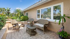 Unclassified image, 3 of 19, button - Dorchester st (Fort Myers)