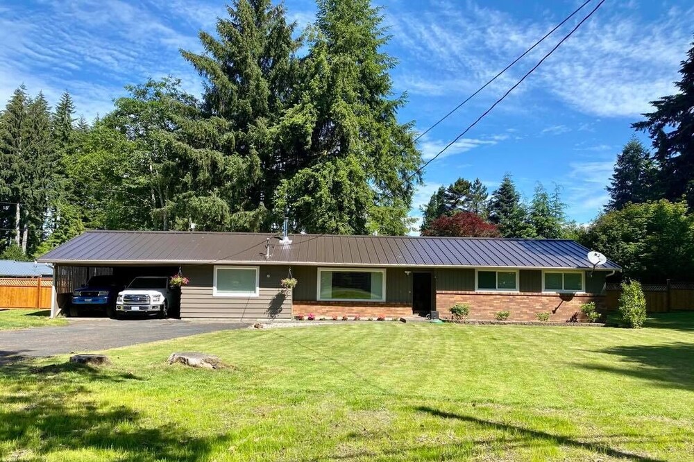 Cozy, 3 bedroom home- ideal for couples or families