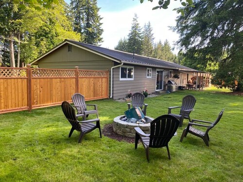 Cozy, 3 bedroom home- ideal for couples or families