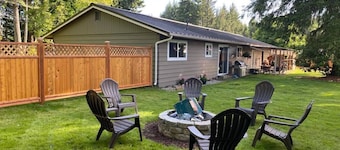 Cozy, 3 bedroom home- ideal for couples or families