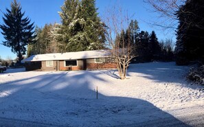 Exterior - Cozy, 3 bedroom home- ideal for couples or families (Forks)