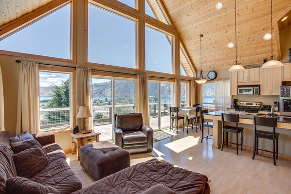 TV, fireplace, ping pong