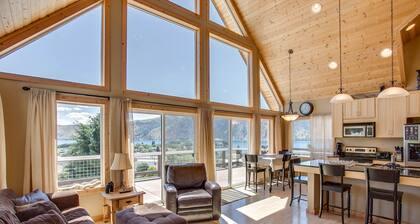 A-frame home with lovely views of Manson Bay - deck, game room & washer/dryer