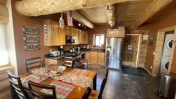 冰箱、微波炉、烤箱、炉灶