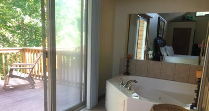 Log Style Villa JACUZZI-Heart Shaped! This is ONE OF A KIND