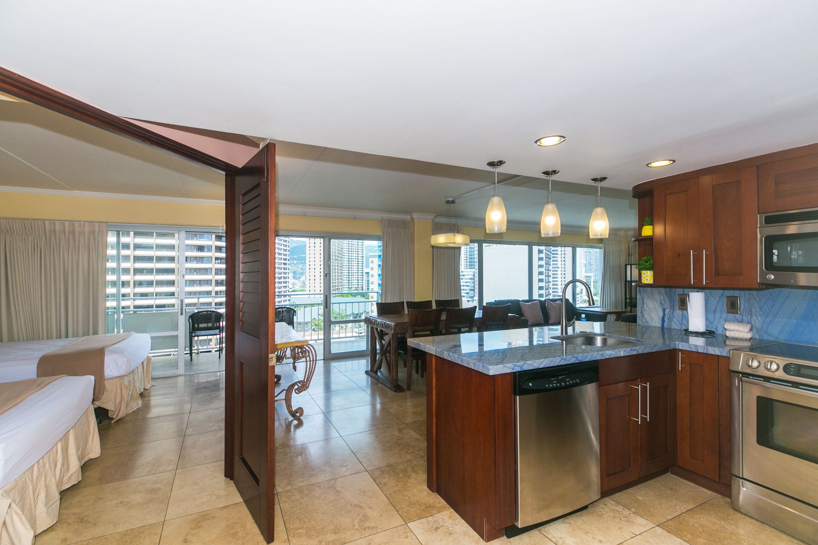 Refrigerador, microondas, horno y parrilla de estufa 