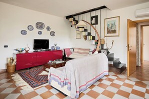TV, DVD player, books - Amazing Panorama in Monticchiello (Monticchiello)