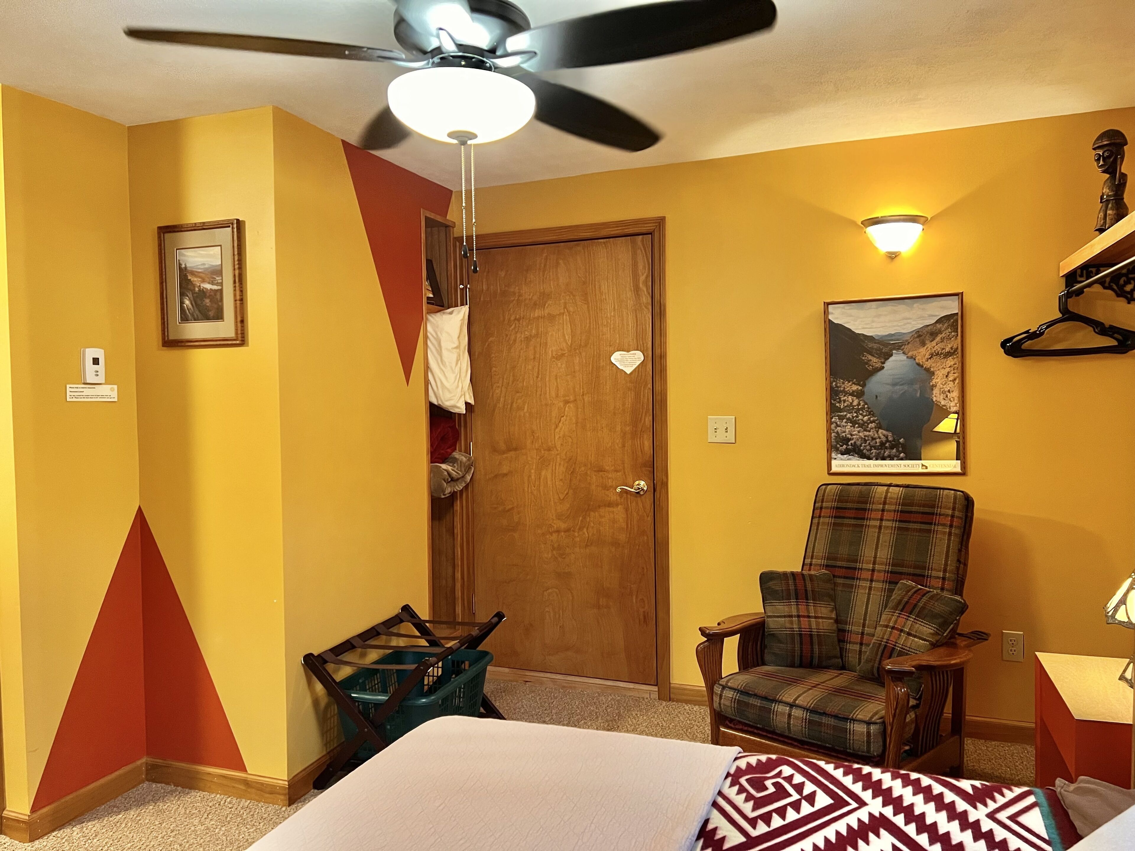Village Hideaway, 1 bdrm efficiency, private entrance - walk downtown Saranac Lk