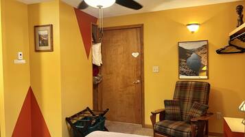 1 bedroom, desk, blackout drapes, free WiFi