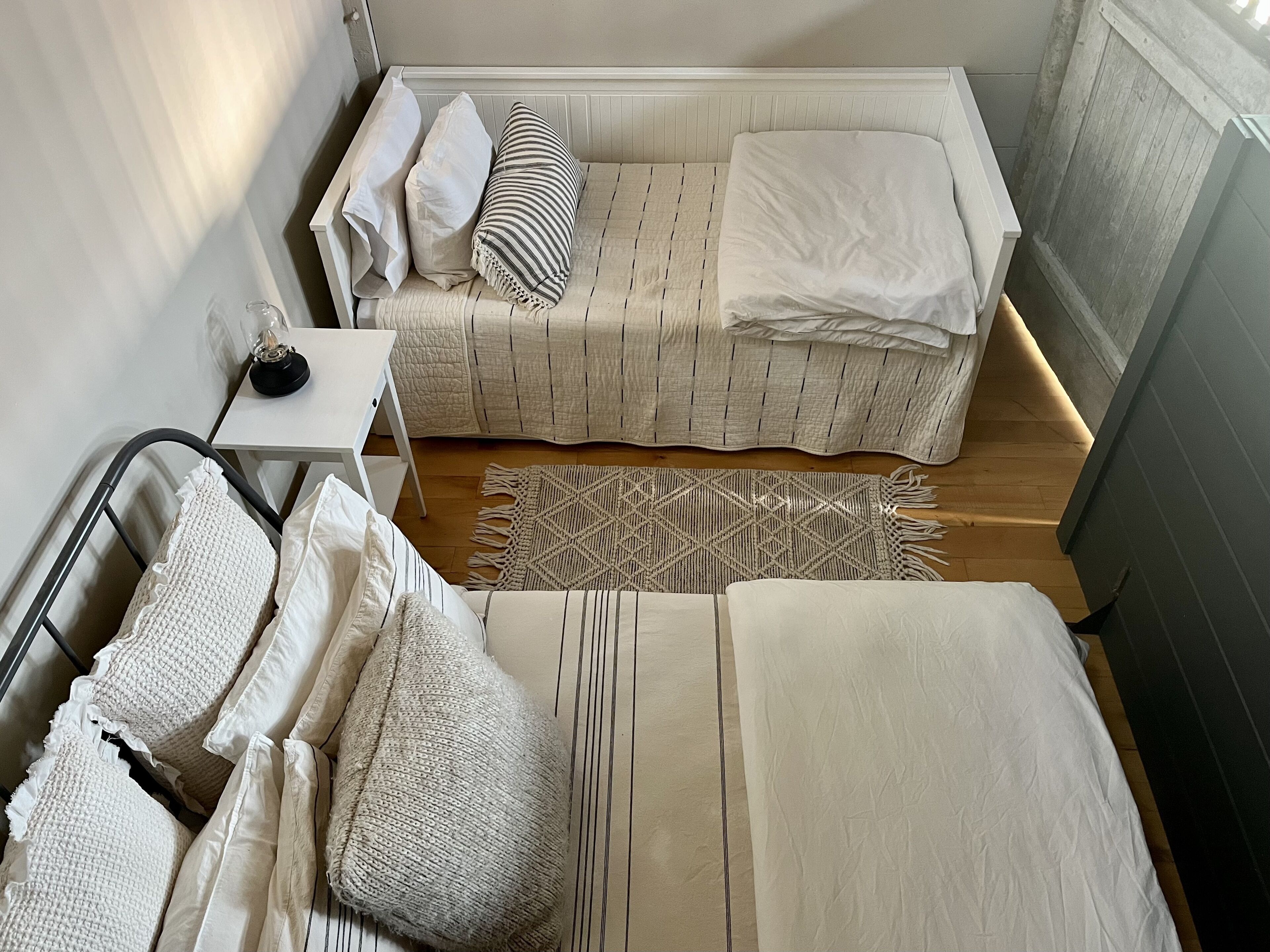 1 Full Bed & 1 Twin Bed