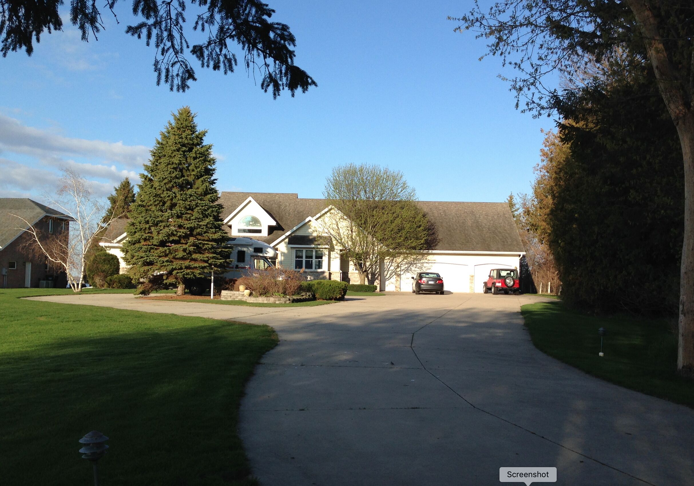Large Modern Premier Lakeshore Mansion for 12 guests!  Dock and Boat Lift!