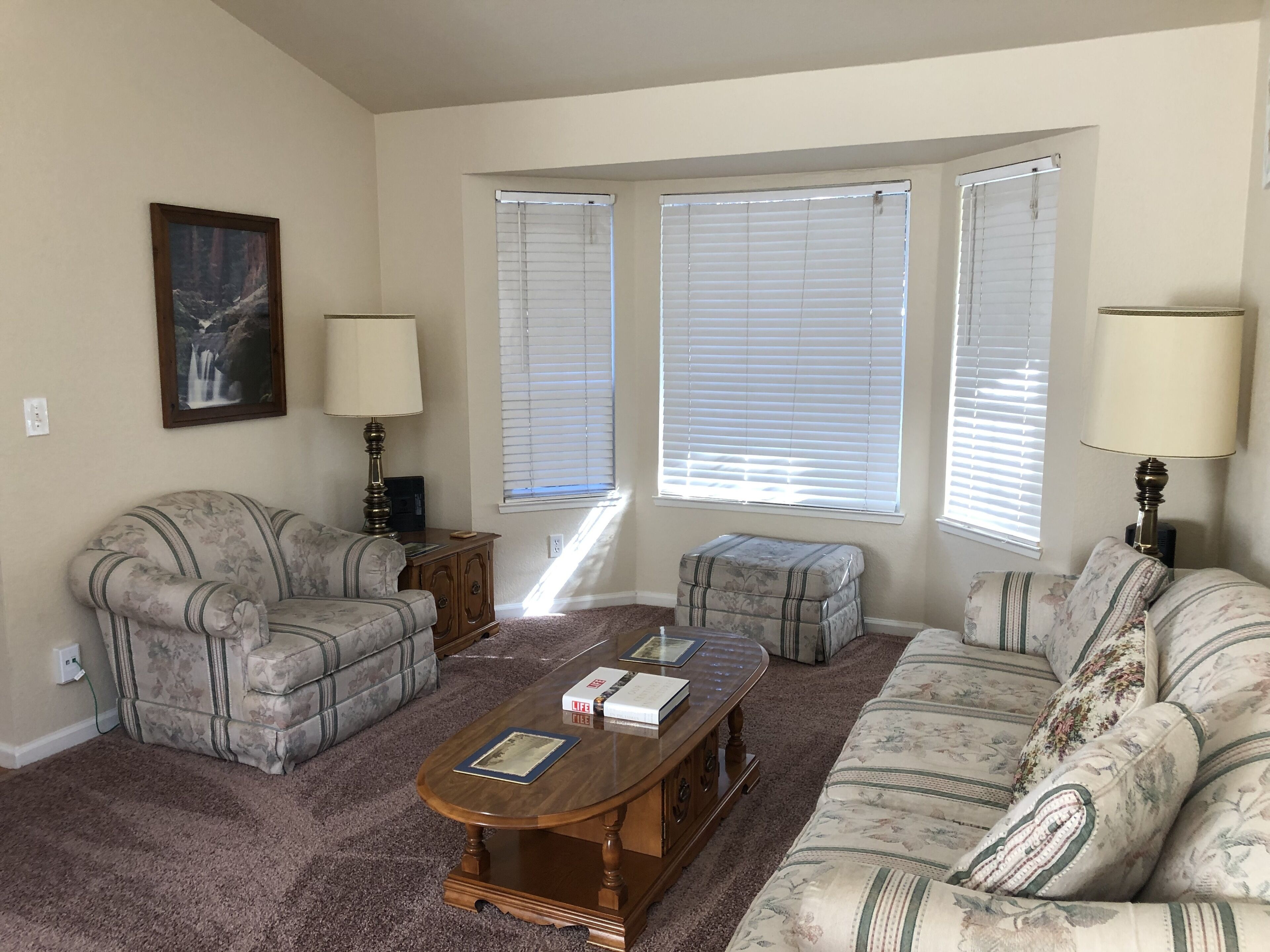 Beautiful family-friendly 1800 sq. ft. house with 4 bedrooms and 2 full baths!