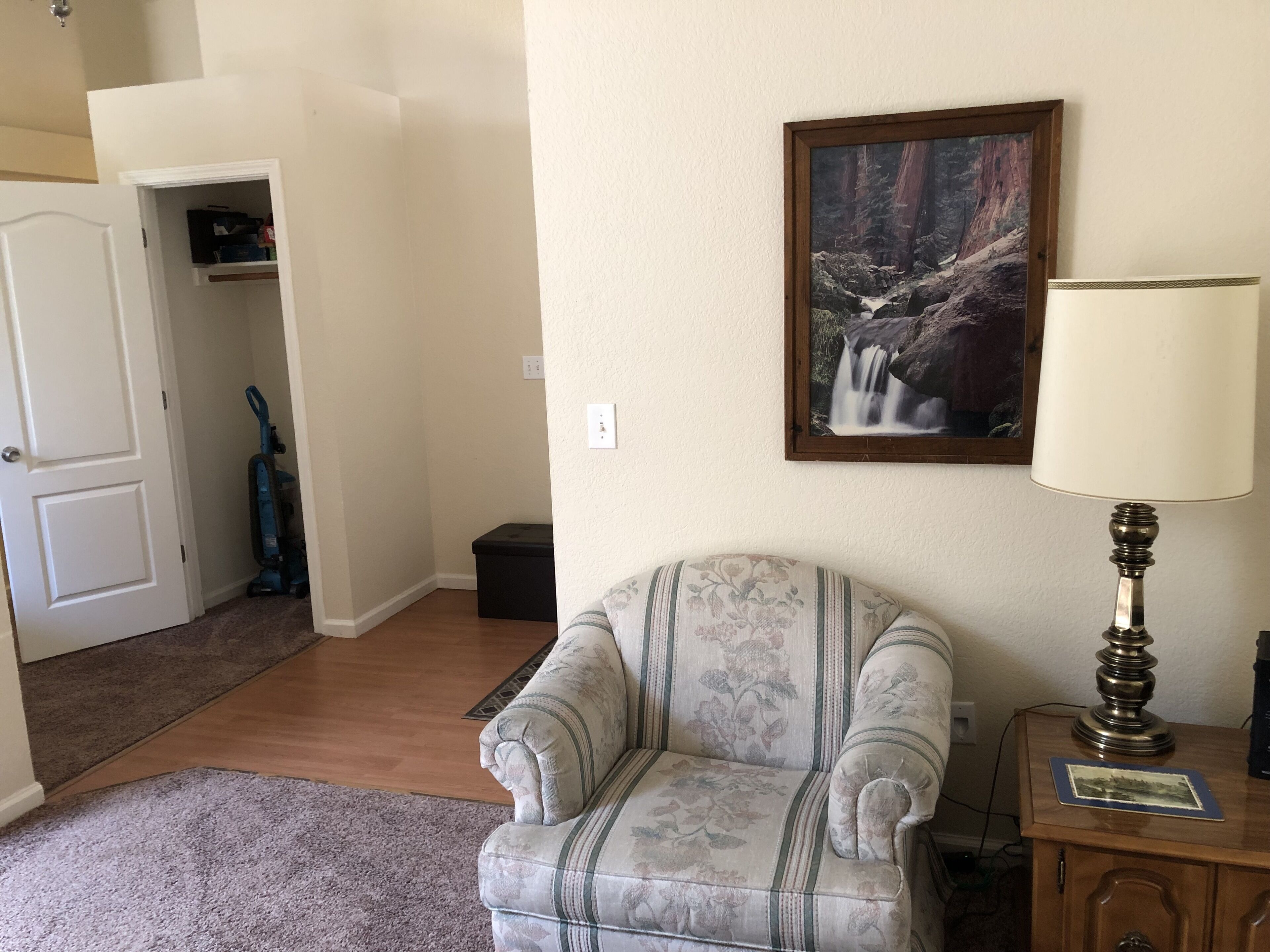 Beautiful family-friendly 1800 sq. ft. house with 4 bedrooms and 2 full baths!