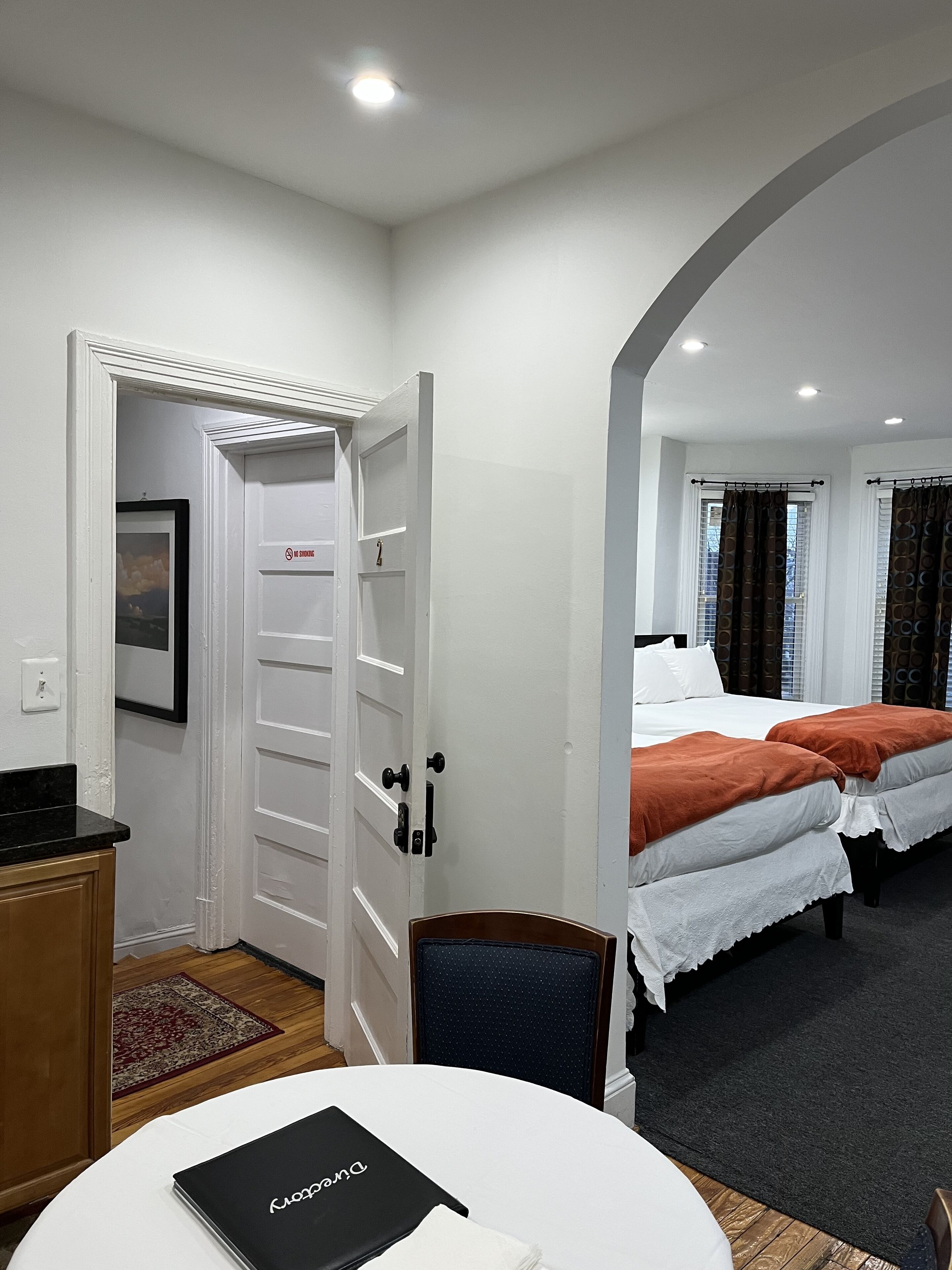 Downtown 2 Bdrm 2.5 miles frm City's Center METRO Public Paid Garage Parking