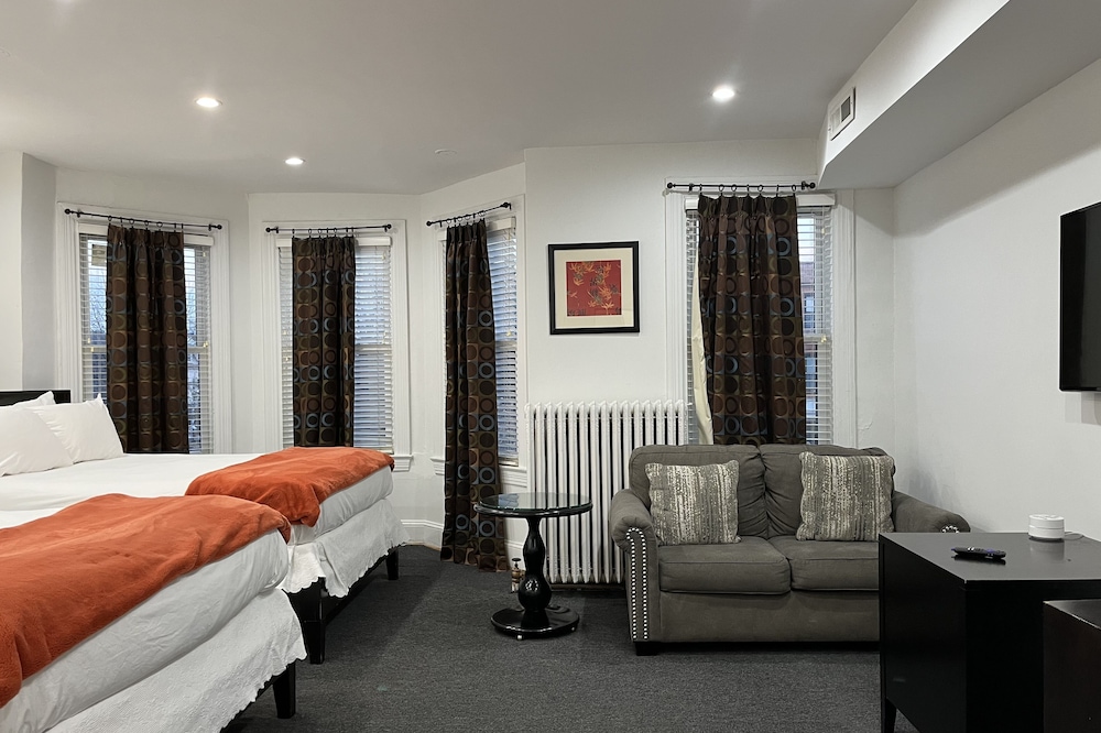 Downtown 2 Bdrm 2.5 miles frm City's Center METRO Public Paid Garage Parking