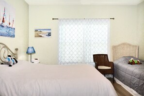2 bedrooms, iron/ironing board, WiFi