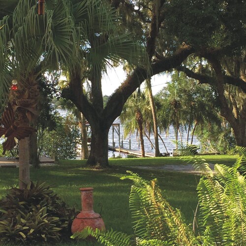 Beautiful Riverfront Cottage w/ boat dock - 15 mins from beach -  Sept Savings!!