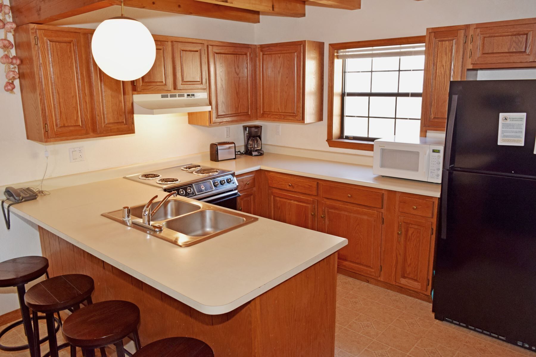 Riverbend Deluxe 2 - In Town - On The River - Free WiFi - Cable - Wood Burning F